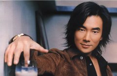 正在车上了“你老是心太软”几个字